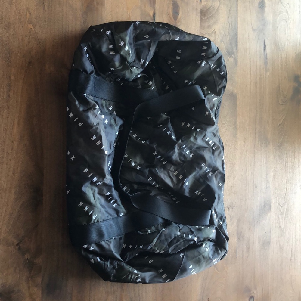 VS PINK CAMO PACKABLE DUFFEL BAG